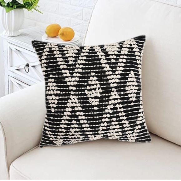 Black & White Argyle design textured pillow new - Picture 2 of 7